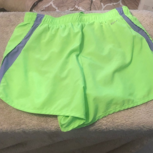 Nike Dri-Fit shorts Size S - Picture 2 of 3